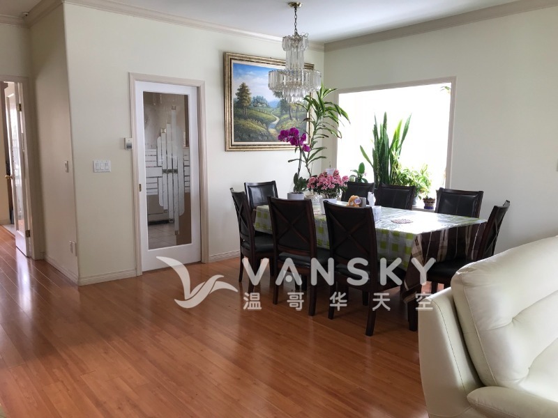 251030144202_eating room.jpeg